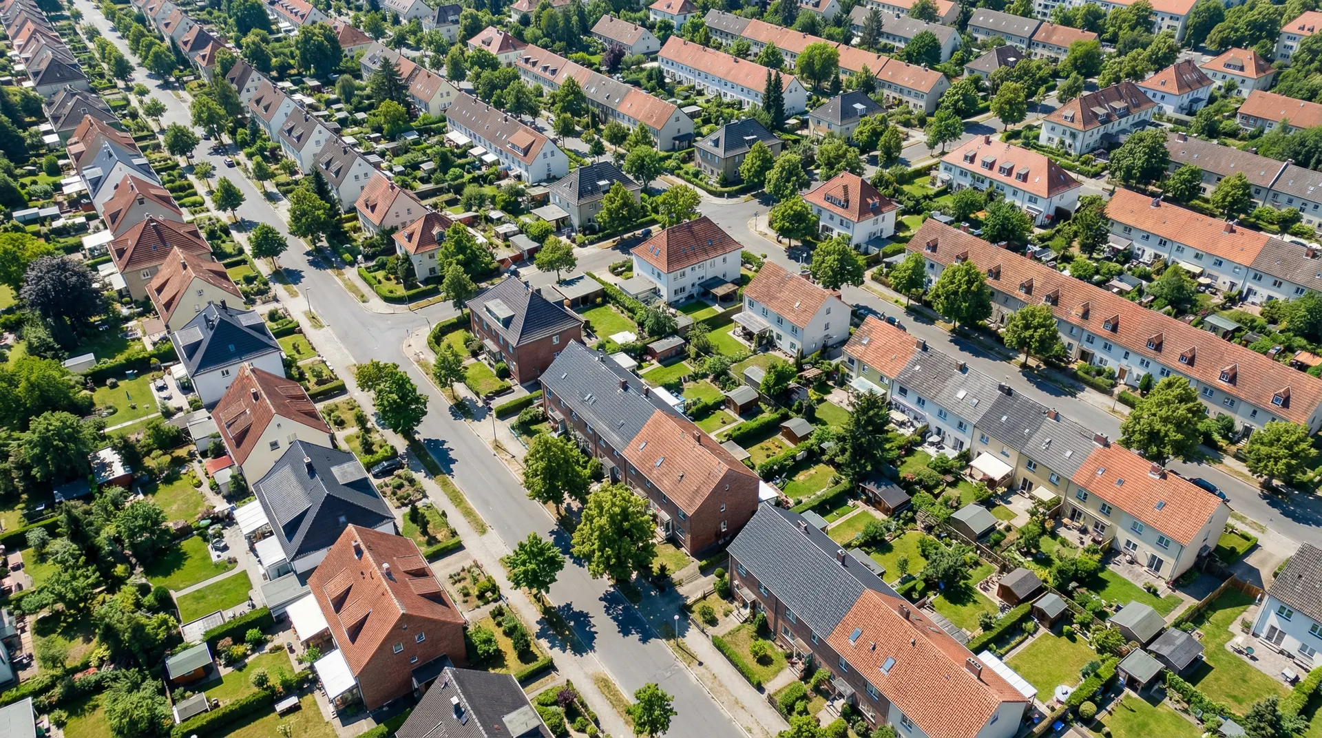 Luftaufnahme von Biesdorf Berlin mit typischen Wohnhäusern